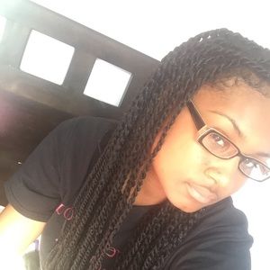 Meet your Posher, Kiala